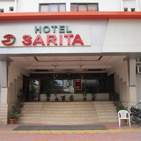 Hotel Sarita Surat Exterior foto